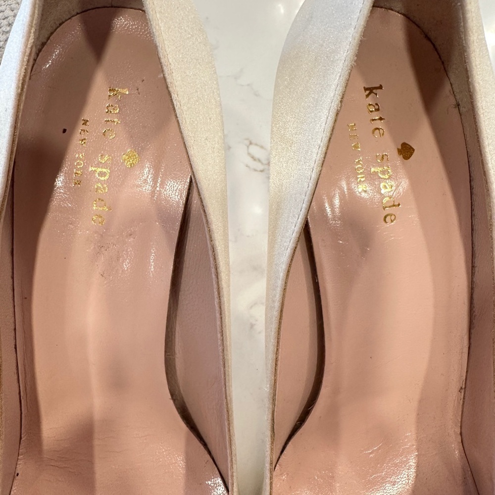 Kate Spade Satin Ivory Heels with Rose Embellishments (Size 8.5) - Picture 7 of 13